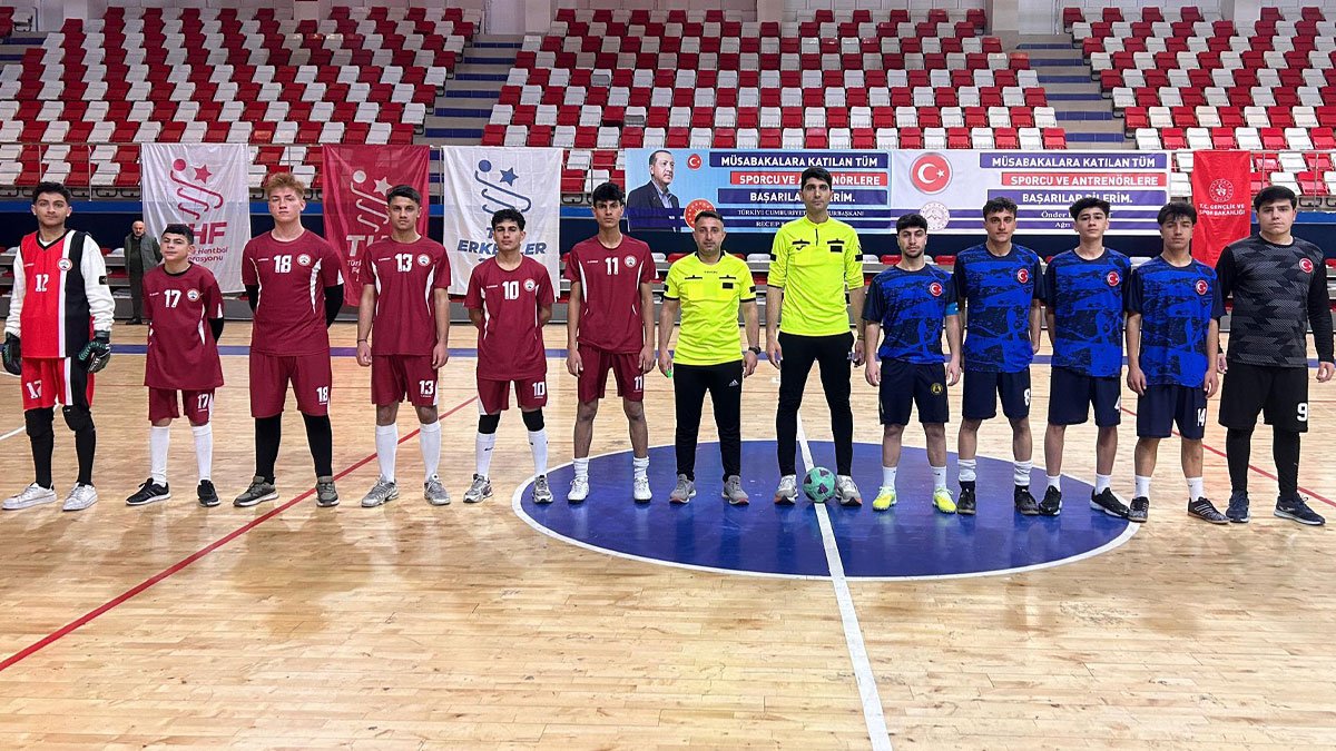 Ağrı’da Okul Sporları Gençler Futsal İl Birinciliği başladı