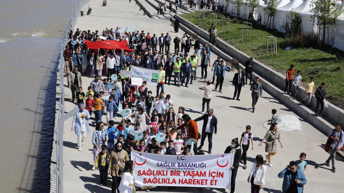 Ağrı’da Sağlıklı Yaşam Yürüyüşü Yapıldı