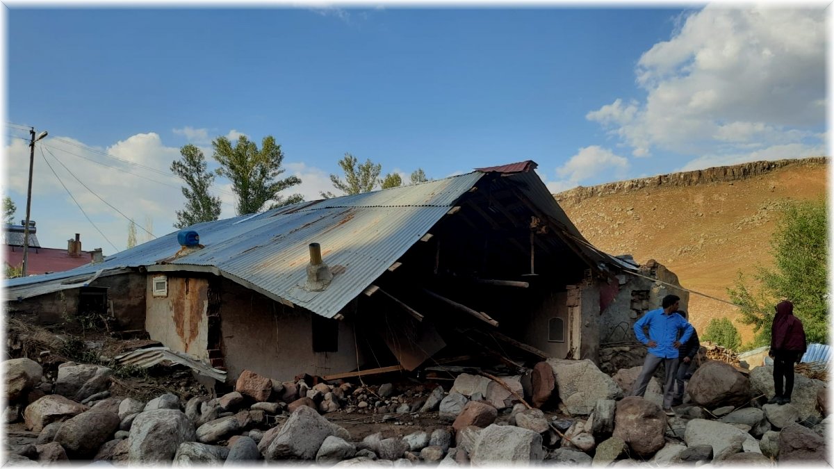 Ağrı’da sel suları evini basınca kalp krizi geçiren kadın hayatını kaybetti