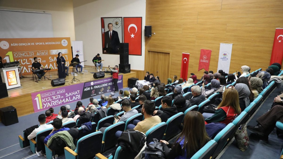 Ağrı’da spor ve kültür haftası tamamlandı: Yavuz Selim Ortaokulu şampiyon oldu