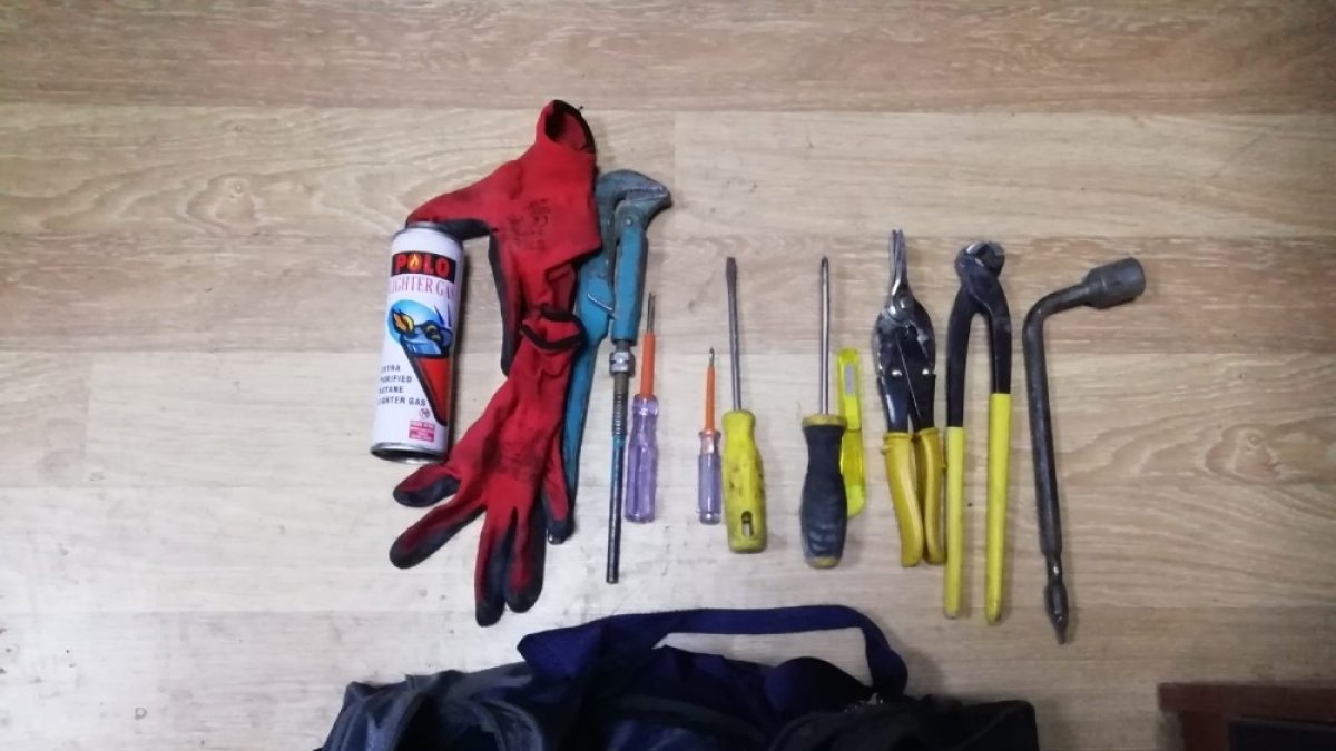 Ağrı’da sürücü kursunda hırsızlık girişimi: 2 şüpheli binanın üst katında yakalandı