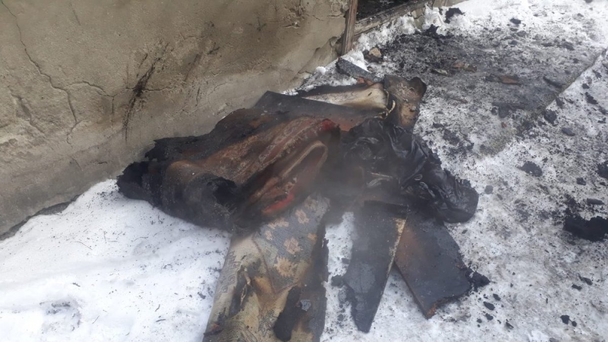 Ağrı’da tek katlı evde yangın: içeride mahsur kalan kadın son anda kurtarıldı