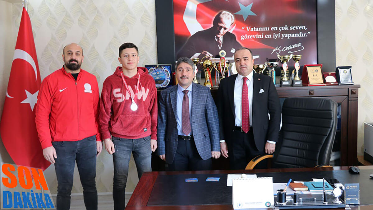 Ağrılı boksör Ferhat İncekaya Türkiye ikincisi oldu