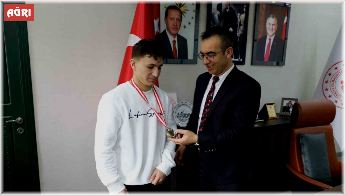 Ağrılı boksör Mir Boran Yıldırım, Türkiye Ferdi Boks Şampiyonası’nda ikinci oldu