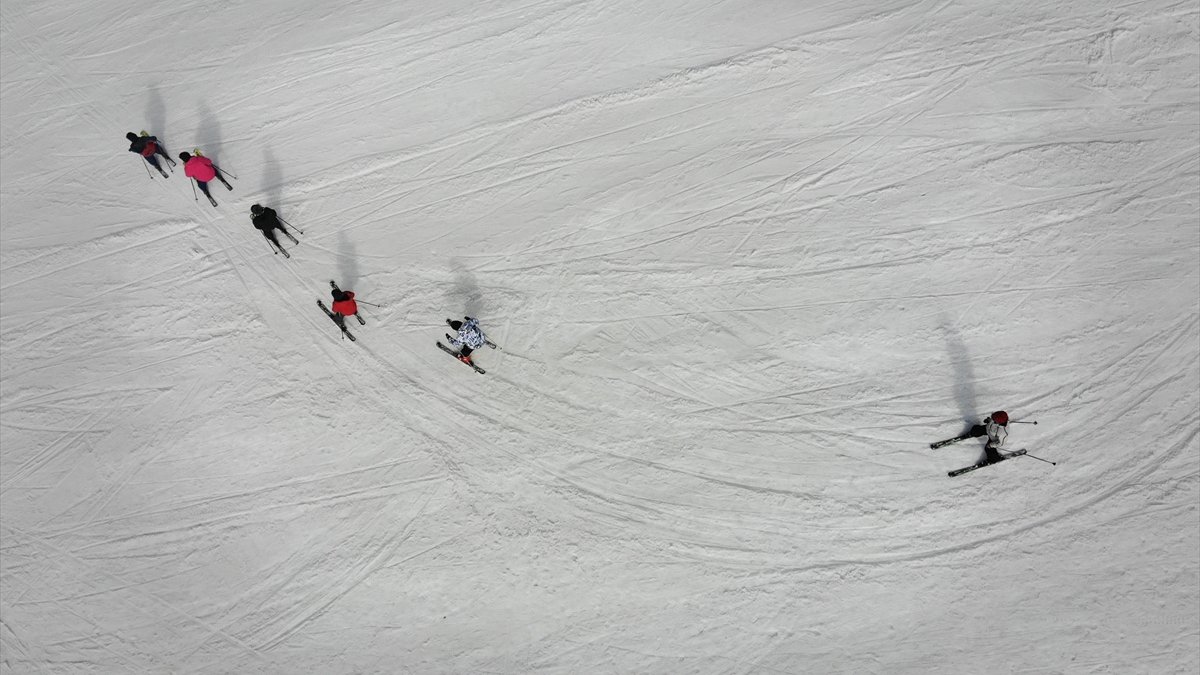 Ağrılı çocuklar geleceğin milli kayak sporcusu olmaya hazırlanıyor