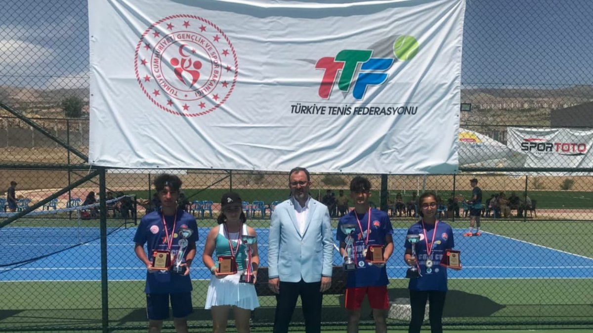 Ağrılı Genç Tenisçiler Cudi Cup’ta Finali Oynadı, Altın ve Gümüş Madalyayı Kazandı