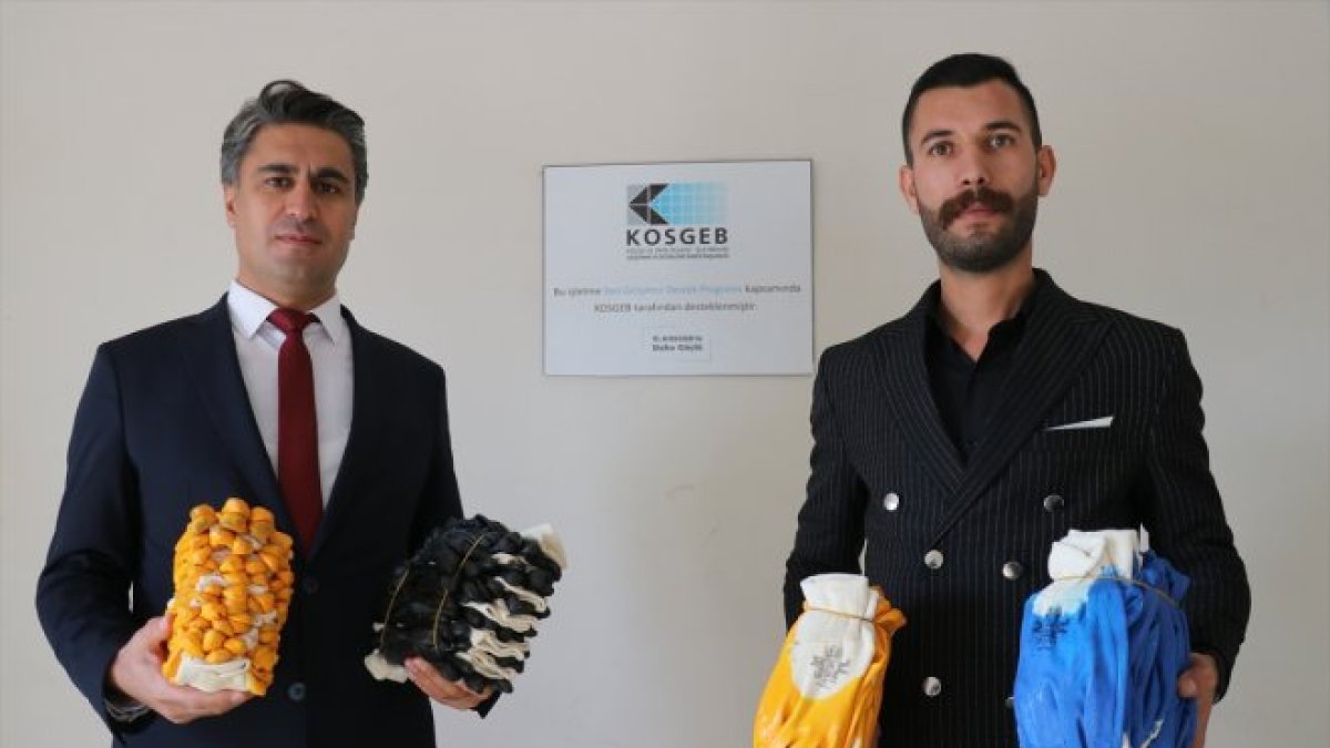 Ağrılı girişimci Rojhat Ceylan, memleketi Doğubayazıt'ta dönüp kurduğu eldiven fabrikasıyla ihracatçı oldu