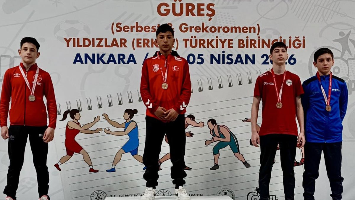 Ağrılı güreşçi Berat Çelik, 48 kiloda Türkiye şampiyonu oldu