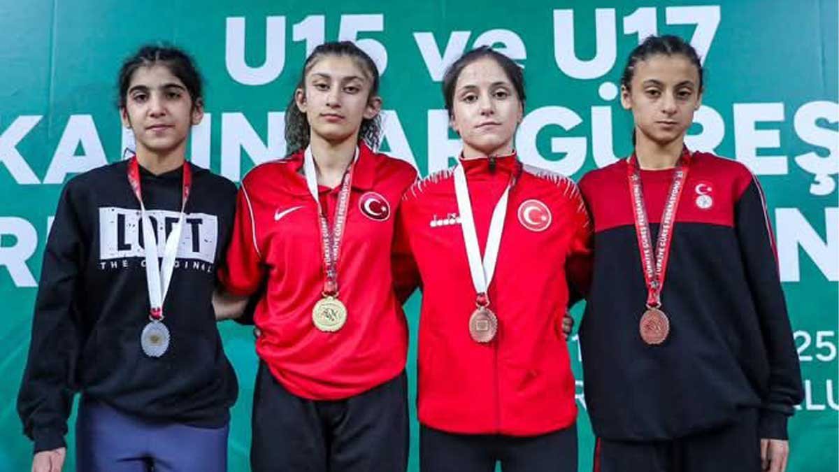 Ağrılı Güreşçi Şirin Kahraman Türkiye Üçüncüsü Oldu