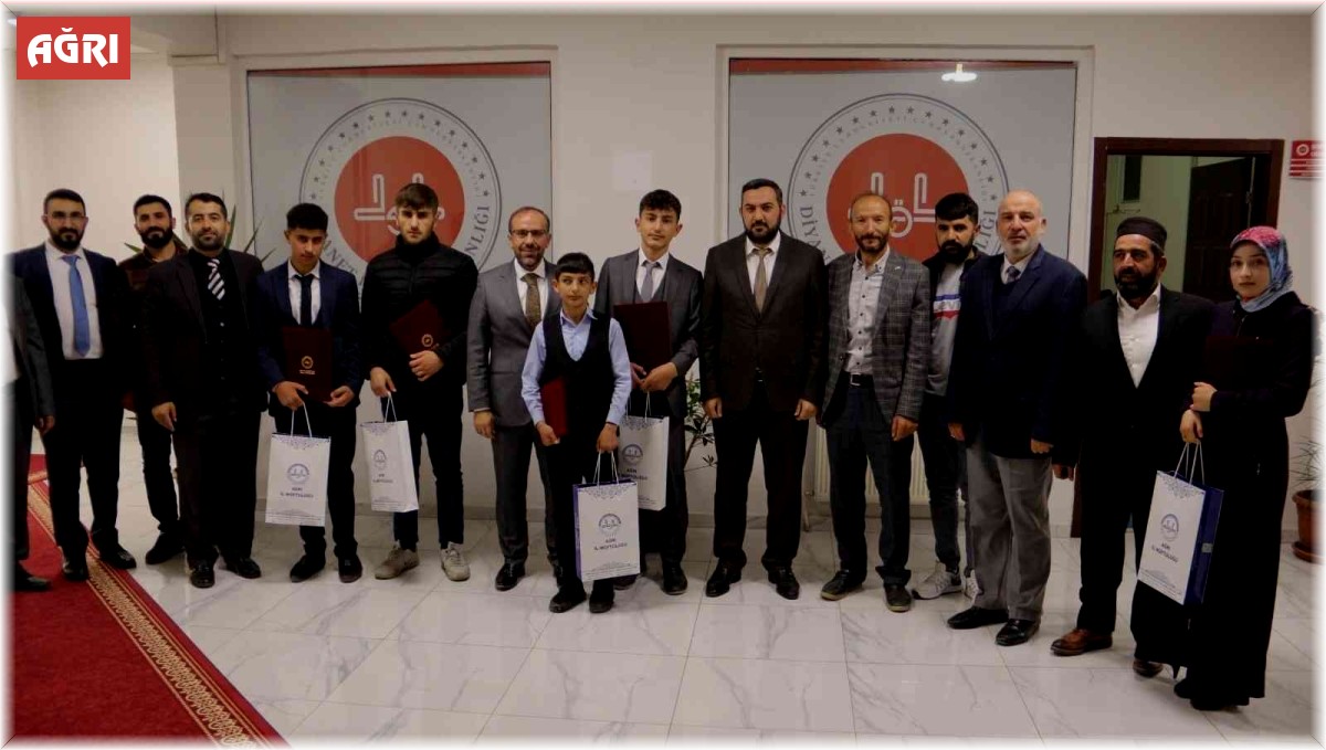 Ağrılı hafızlar belgelerine kavuştu