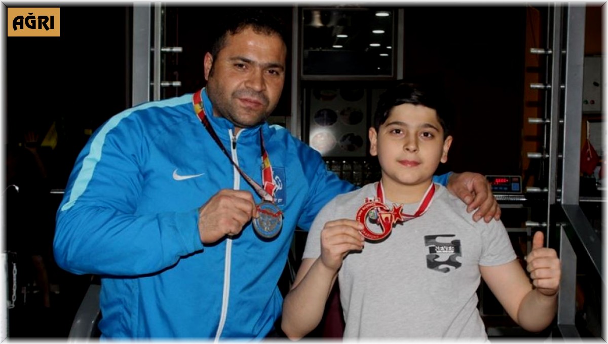 Ağrılı Halterci Batuhan Akbaş Türkiye Şampiyonu oldu