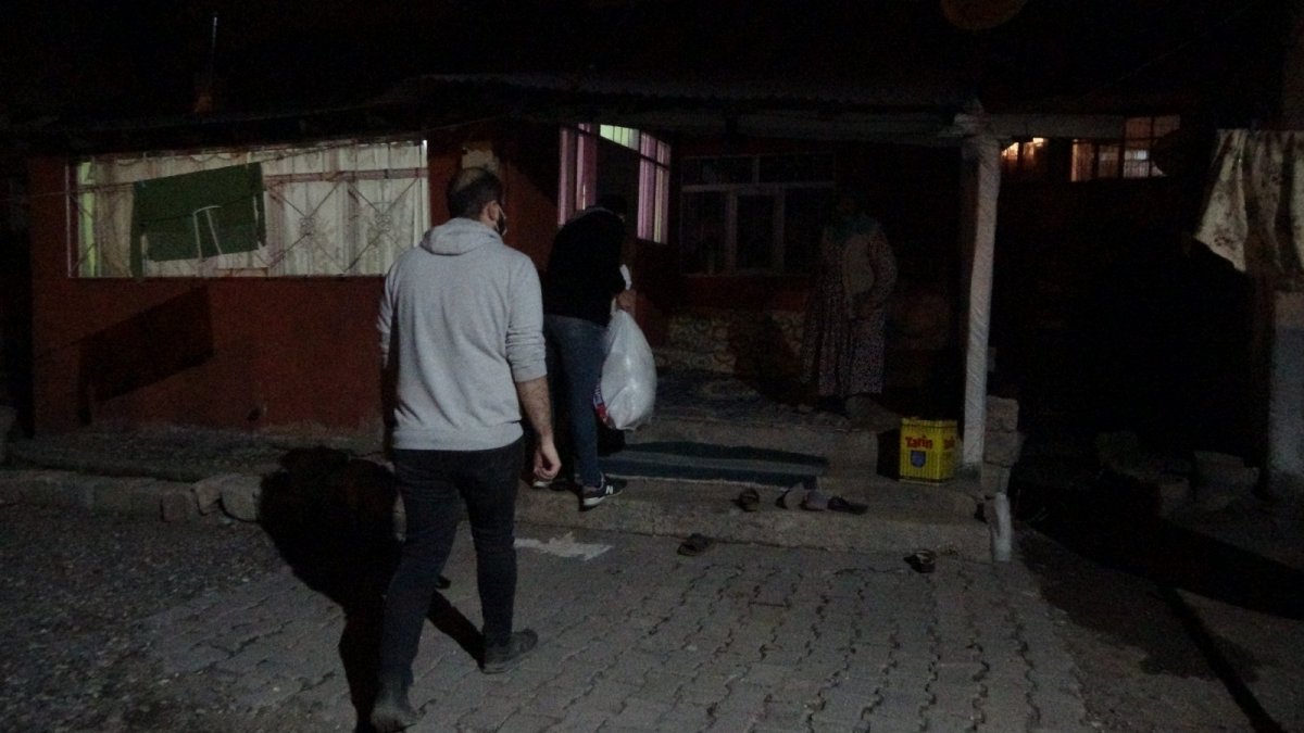 Ağrılı hayırseverler ihtiyaç sahiplerinin yüzünü güldürdü