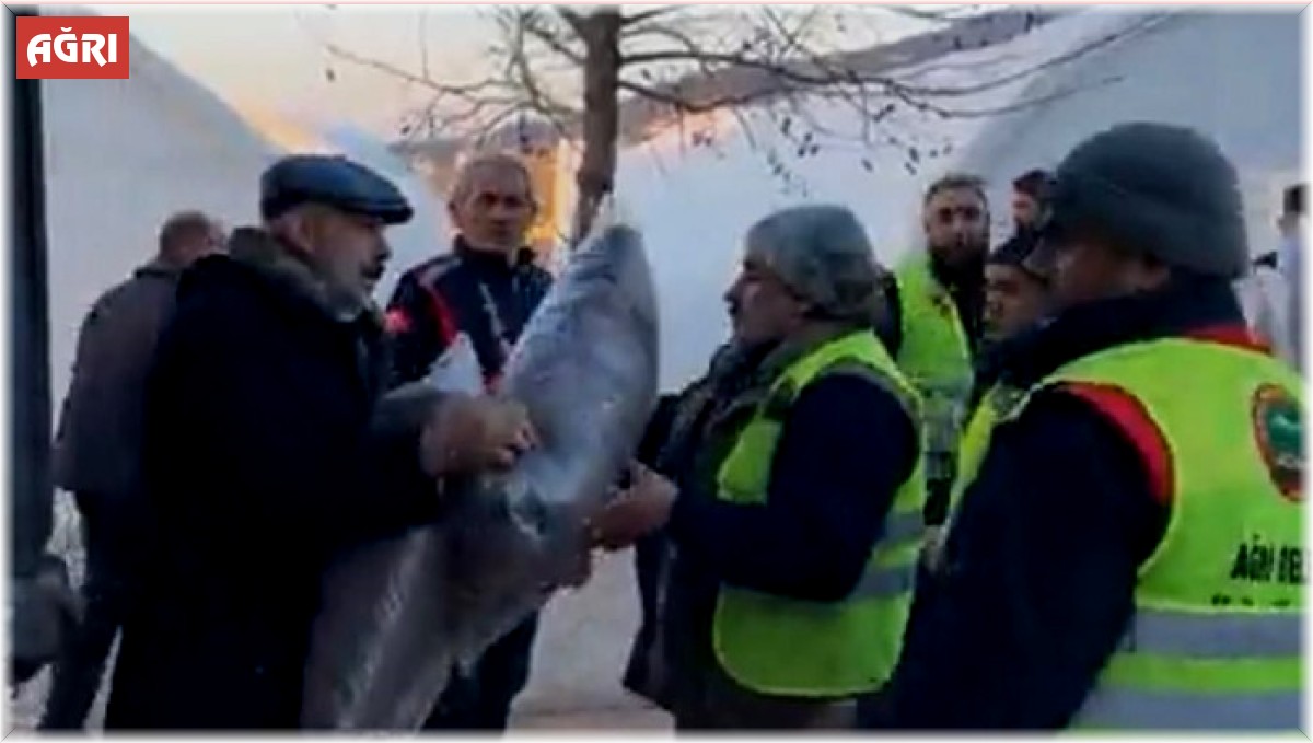Ağrılı iş adamı depremzedeler için kolları sıvadı