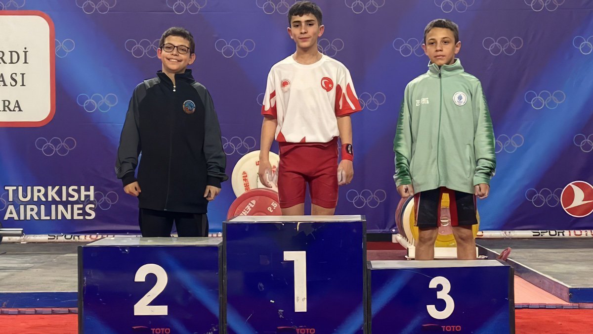 Ağrılı ortaokul öğrencisi Osman Oğur halterde Türkiye şampiyonu oldu