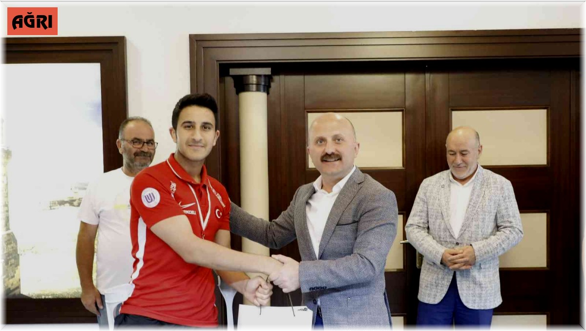 Ağrılı özel sporculardan Vali Varol'a ziyaret