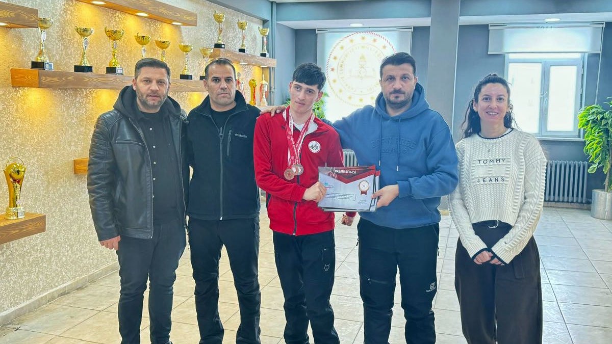 Ağrılı Para Yüzme Sporcusu Taha Burak Duzlu Türkiye Şampiyonası’nda 3 Madalya Kazandı