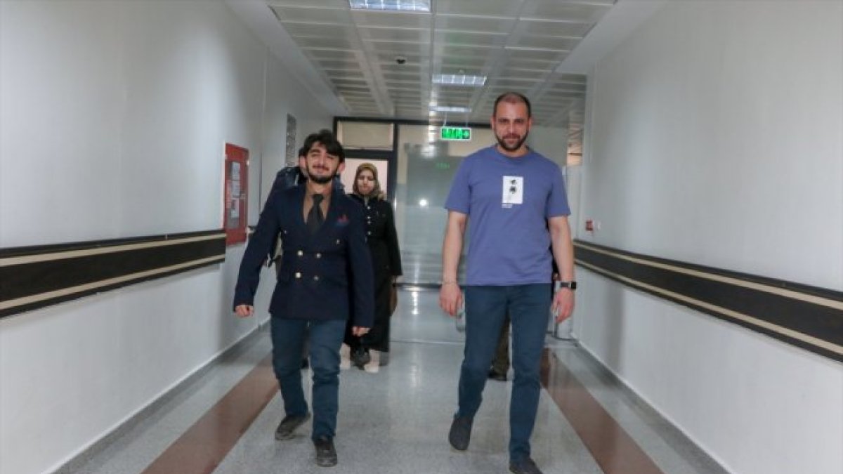 Ağrılı şampiyon yüzücü Süleyman Erim’in hayatı değişti: “Süper kahramanım” dediği doktor onu ayağa kaldırdı