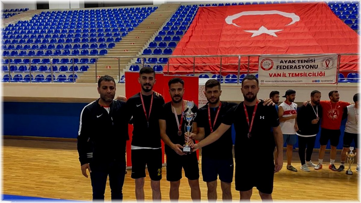 Ağrılı sporcular, ayak tenisinde bölge ikincisi oldu