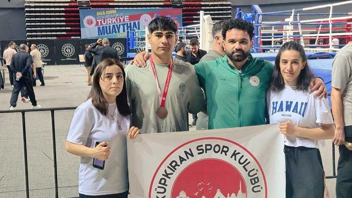 Ağrılı sporculardan Muay Thai Türkiye Şampiyonası'nda 3 madalya
