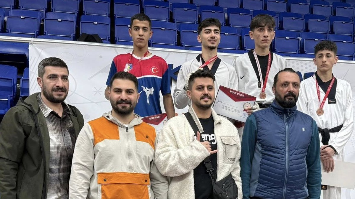 Ağrılı Taekwondocular Diyarbakır’dan 3 Madalya ile Döndü, Türkiye Finallerine Yükseldi