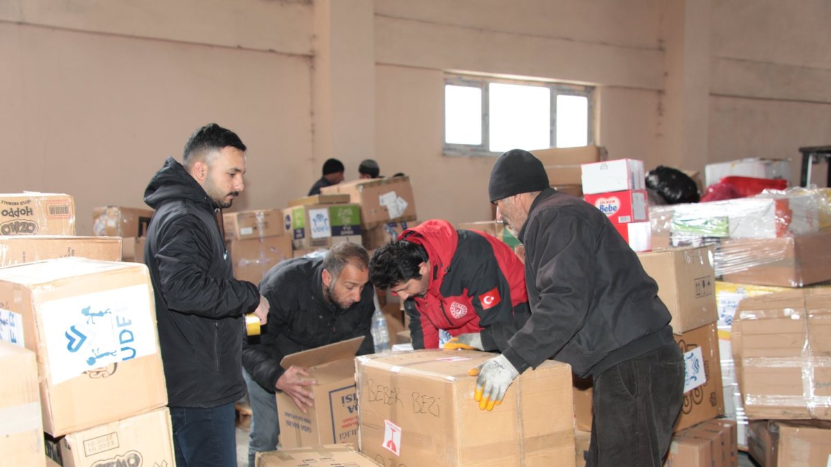 Ağrılılar depremzedeler için tek yürek oldu