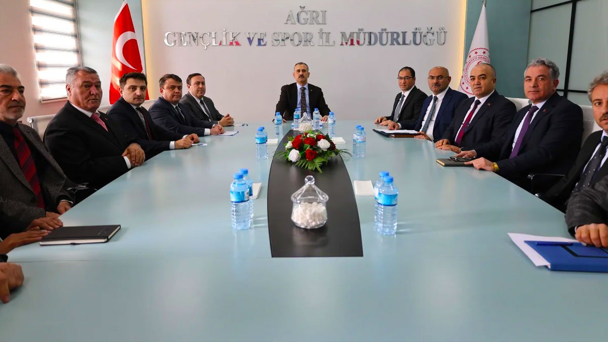 Ağrı’nın spor geleceği masaya yatırıldı: Gençleri sevindirecek yeni tesis hamlesi geliyor!