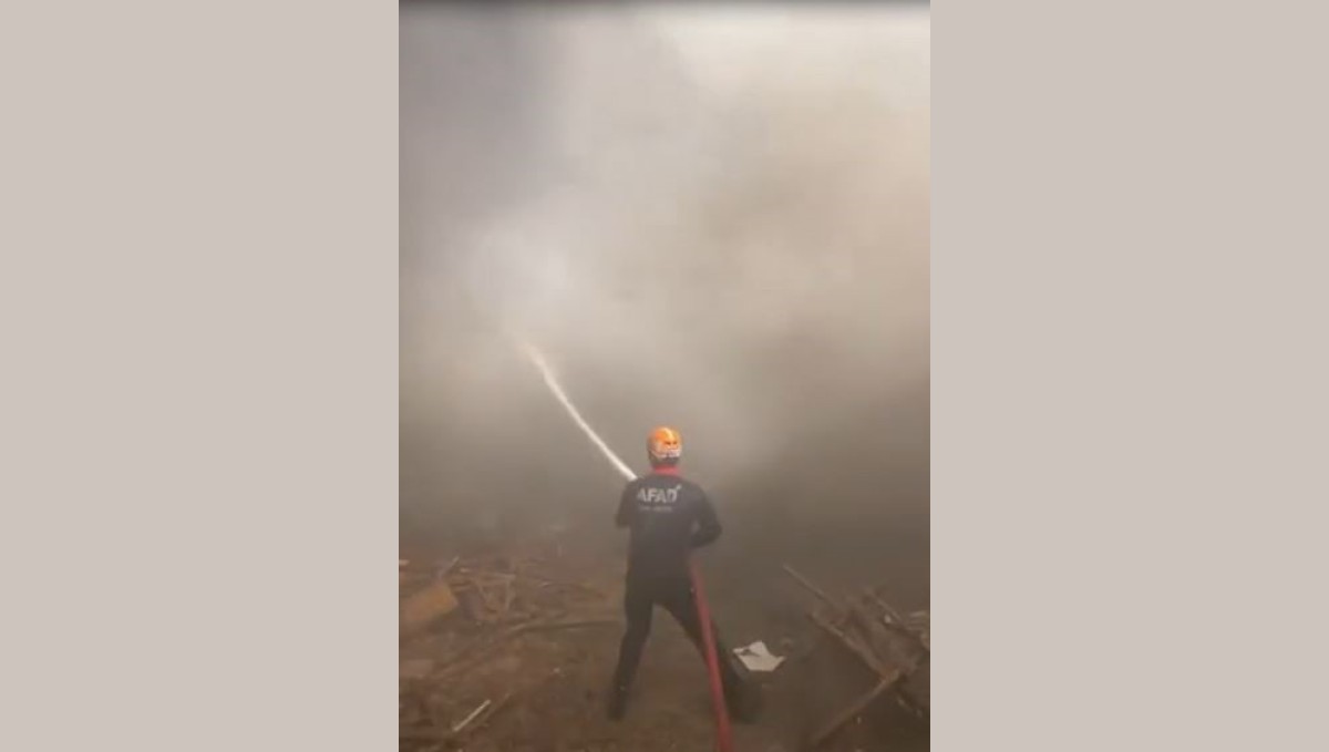 Ahır yangınında 15 küçük ve 8 büyükbaş hayvan telef oldu