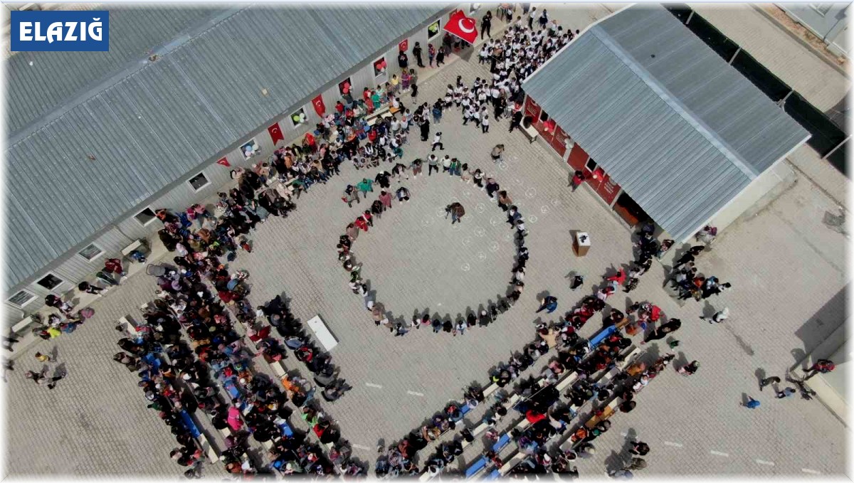 Ahıska Türkü öğrencilerden coşkulu '23 Nisan' kutlaması