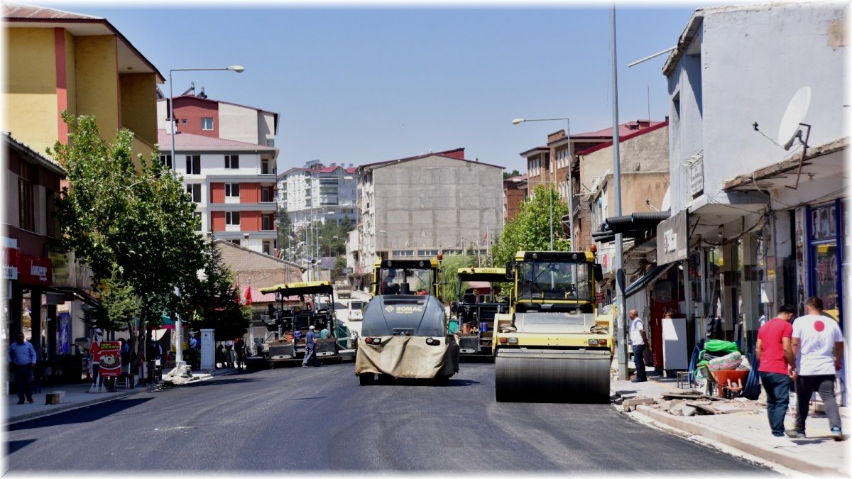 Ahlat Belediyesi’nde sıcak asfalt çalışması