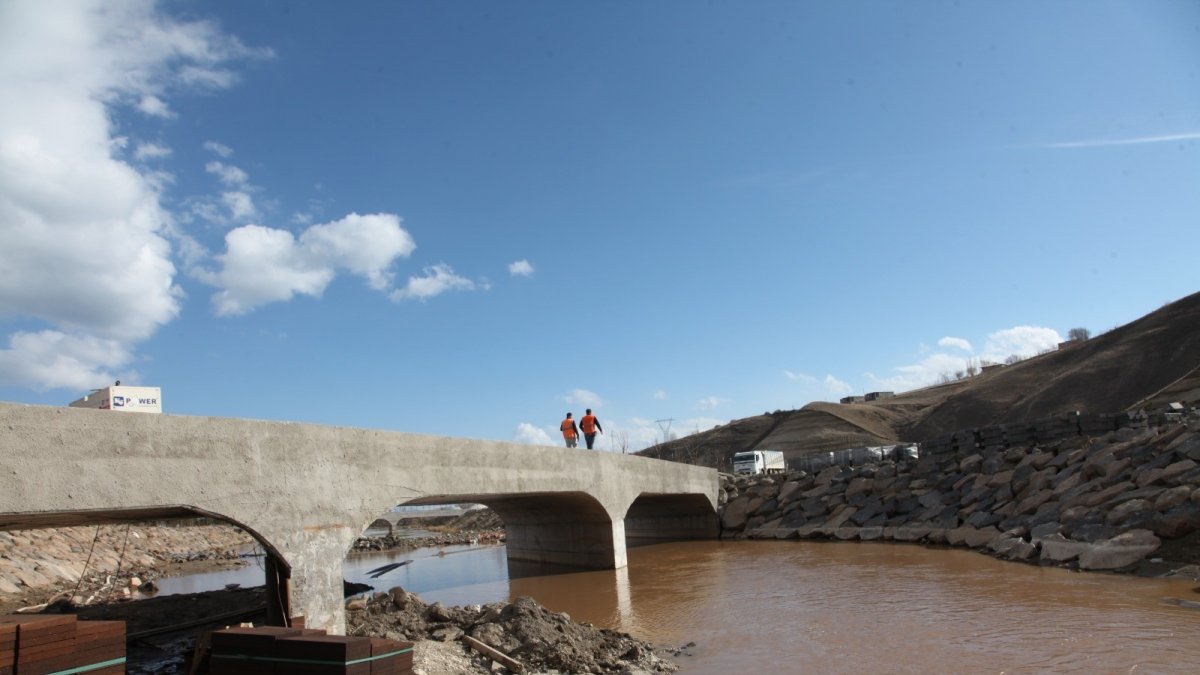 Ahlat Millet Bahçesi'nde hummalı çalışma