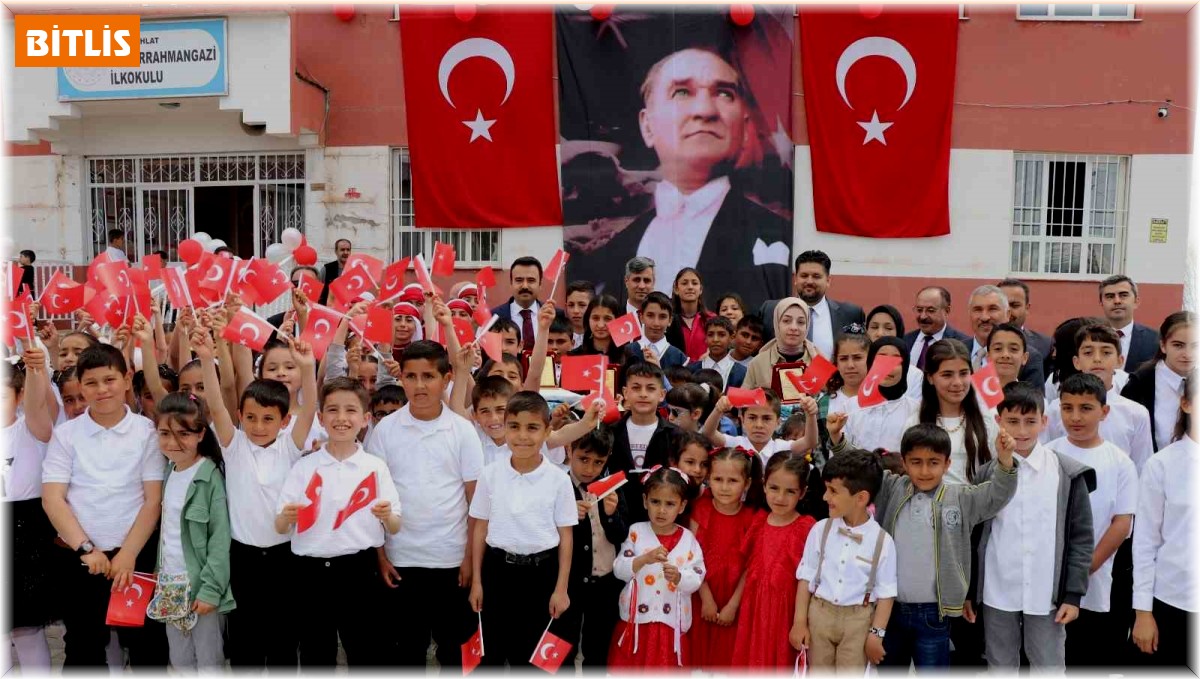 Ahlat'ta 23 Nisan coşkusu