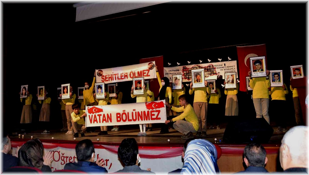 Ahlat'ta 24 Kasım Öğretmenler Günü kutlandı