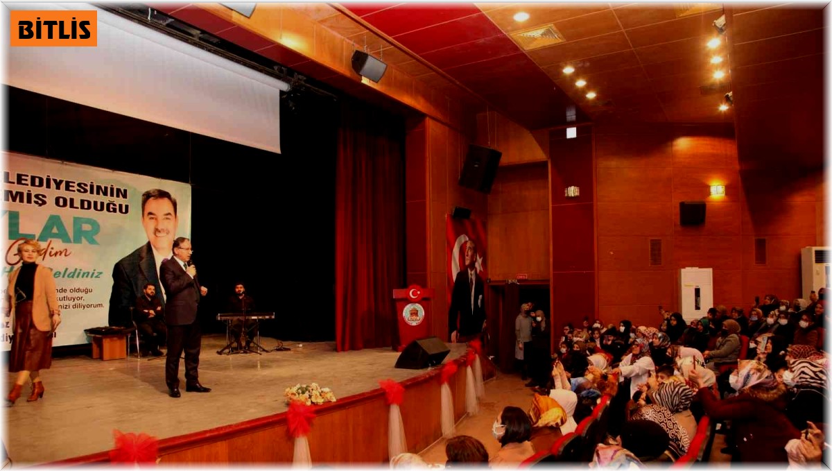 Ahlat'ta "3 aylar berata geldim" konulu konferans