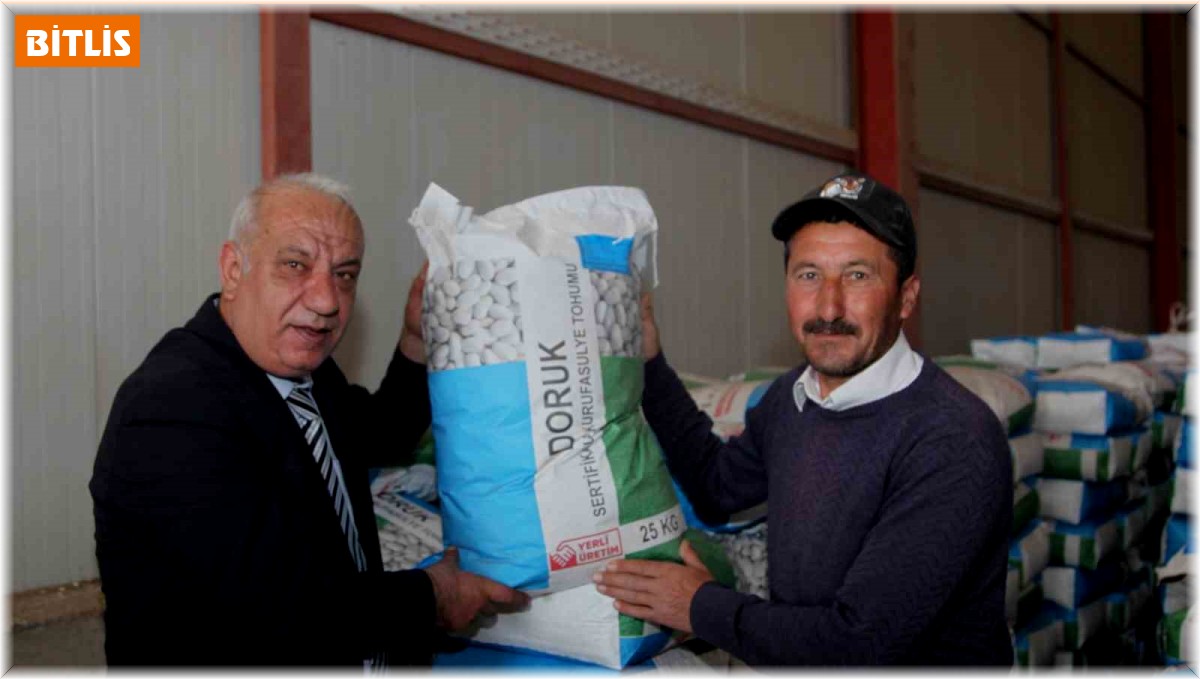 Ahlat'ta 87 çiftçiye 34 ton sertifikalı kuru fasulye tohumu dağıtıldı
