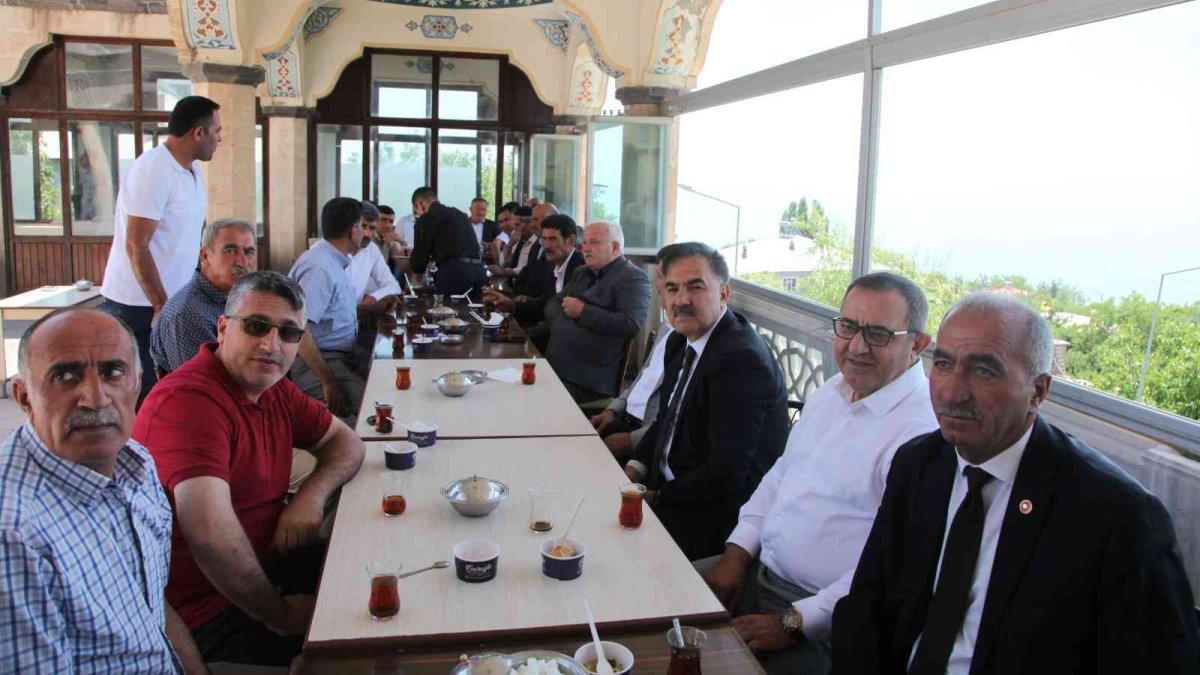 Ahlat'ta bayramlaşma töreni