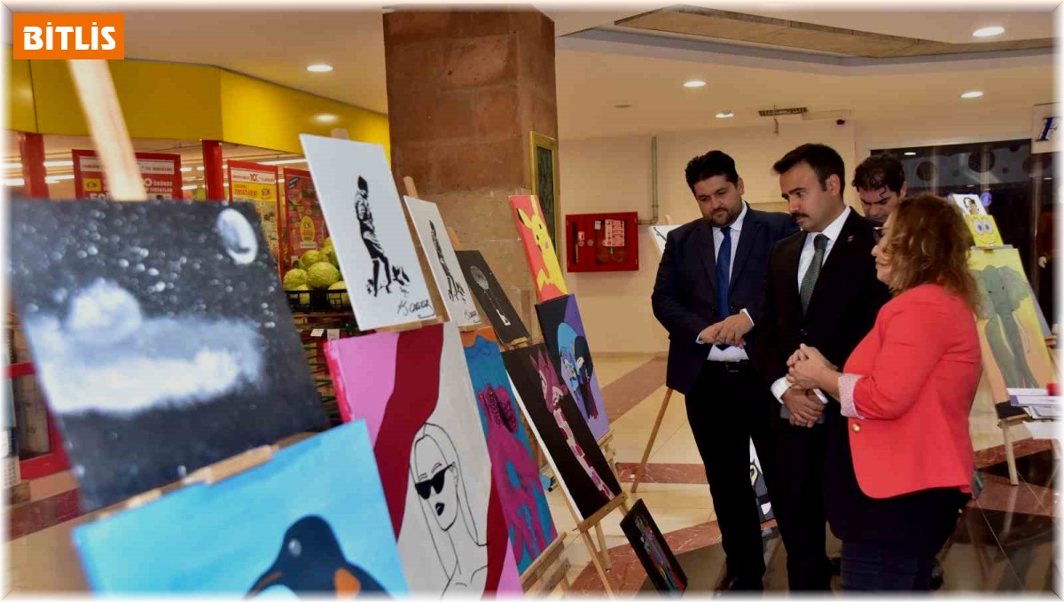 Ahlat'ta 'Cumhuriyet Bayramı Resim Sergisi' açıldı