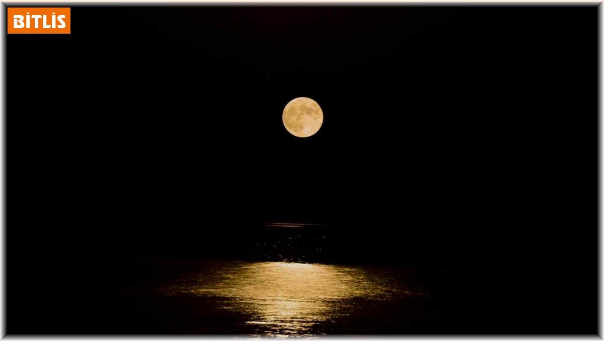 Ahlat'ta dolunay güzelliği