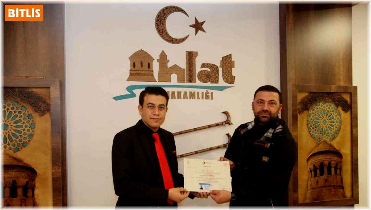 Ahlat'ta eğitimini tamamlayan genç çiftçi ve girişimciler sertifika aldı