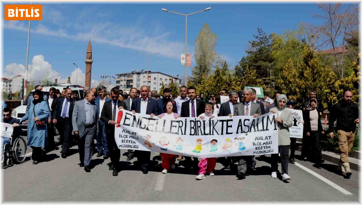 Ahlat'ta engelliler için farkındalık yürüyüşü yapıldı