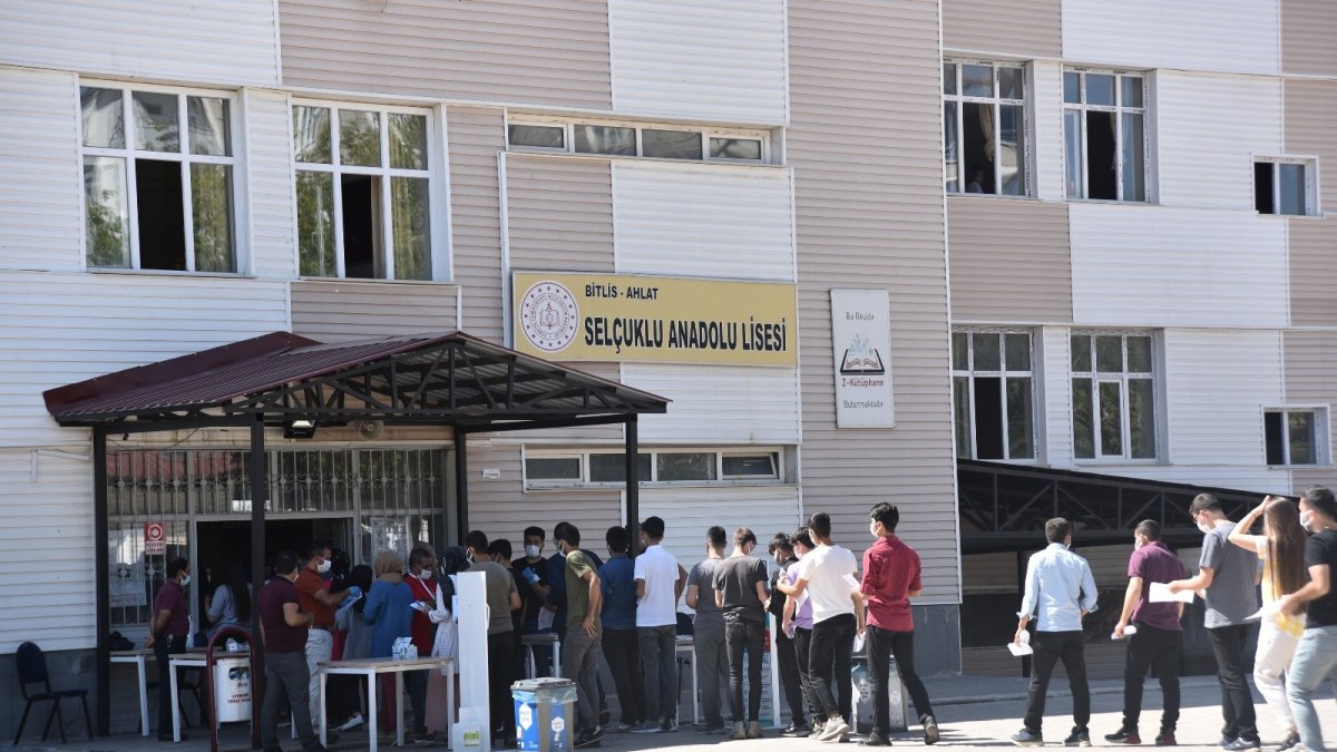 Ahlat'ta ilk defa YKS heyecanı yaşandı
