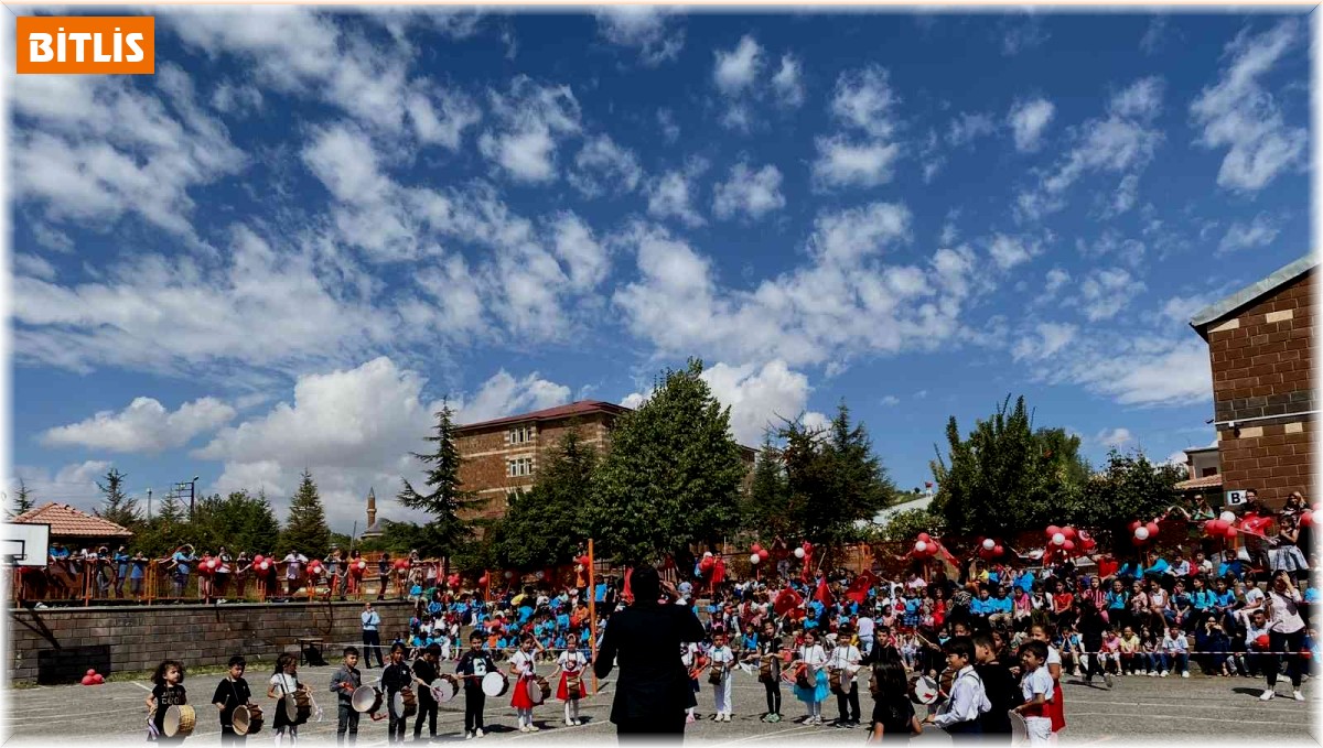 Ahlat'ta İlköğretim Haftası kutlandı