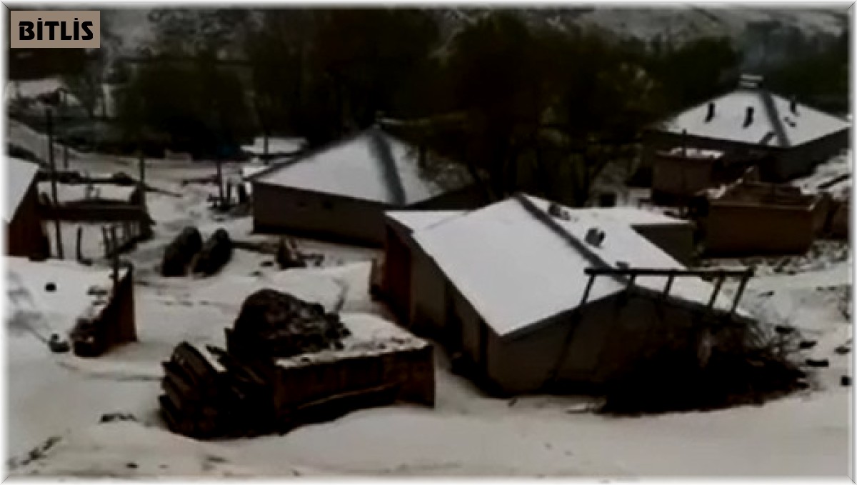 Ahlat'ta Mayıs ayında kar yağdı