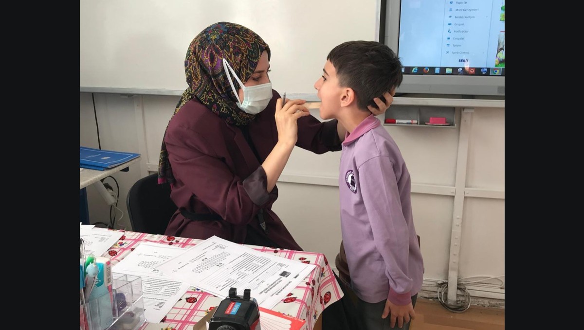 Ahlat'ta öğrenciler diş taramasından geçiriliyor