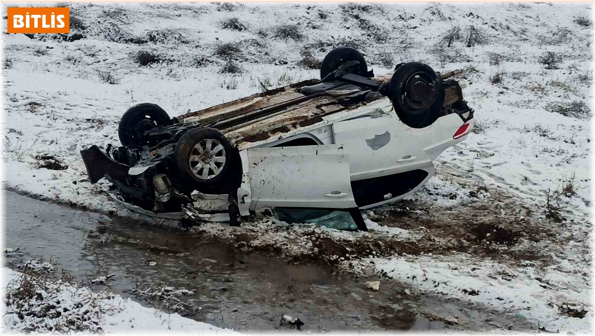 Ahlat'ta otomobil takla attı: 1 yaralı