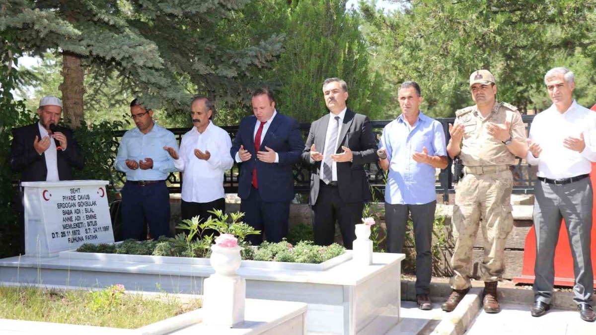 Ahlat'ta şehitlik ziyaret edildi