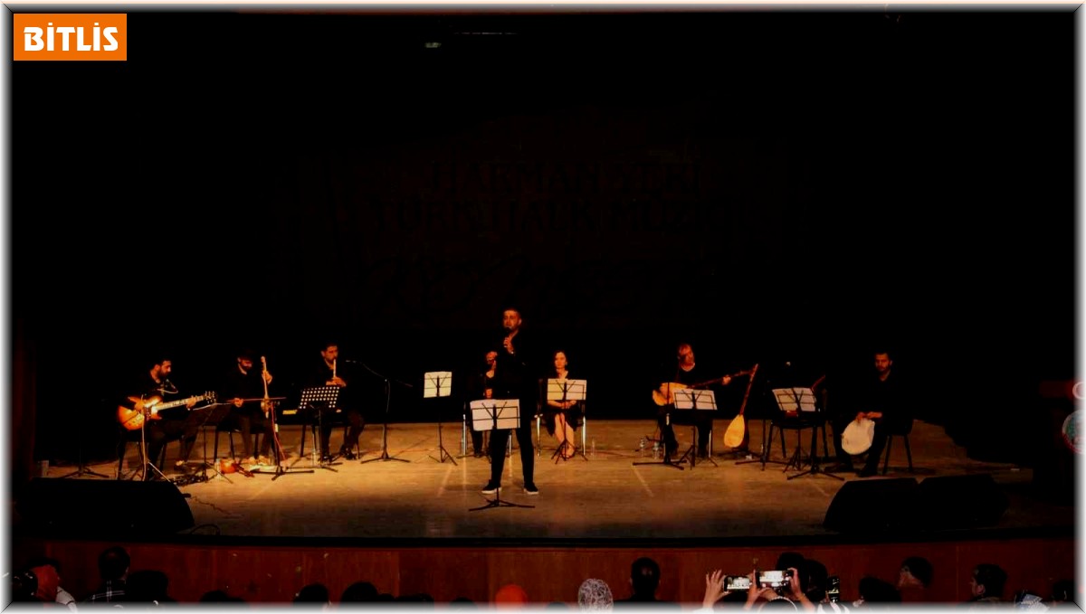 Ahlat'ta Türk halk müziği konseri ilgi gördü