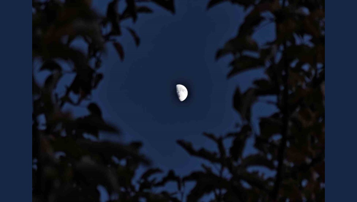 Ahlat'ta yarım ay manzarası hayran bıraktı