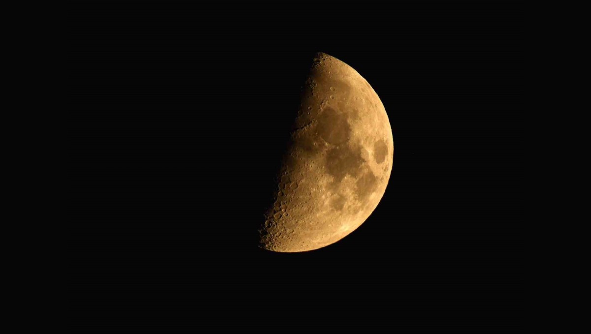 Ahlat'ta yarım ay manzarası mest etti