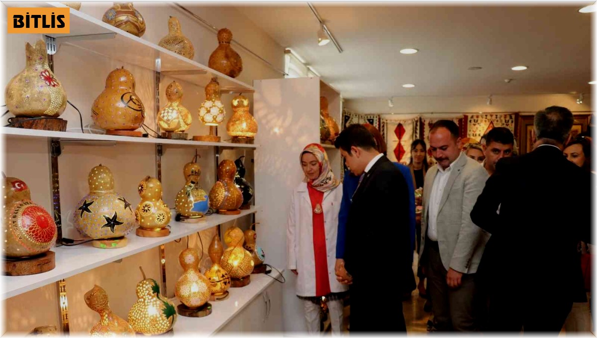 Ahlat'ta yılsonu sergisi