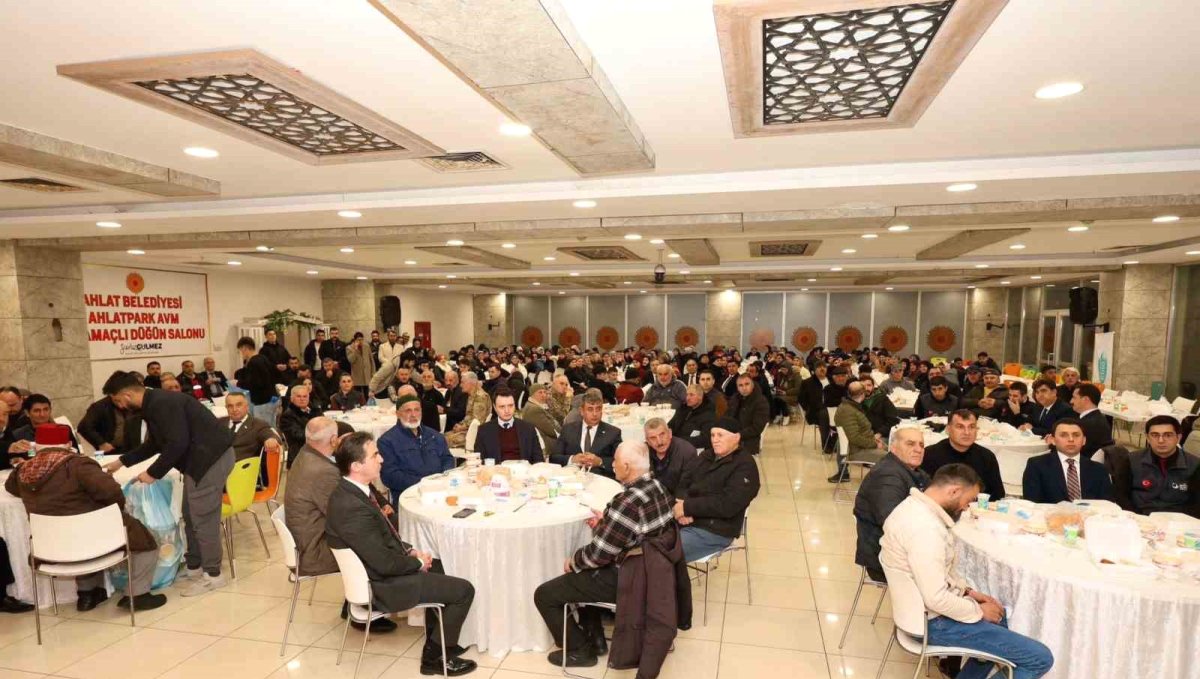 Ahlat'taki Ahıska Türkleri iftar sofrasında bir araya geldi